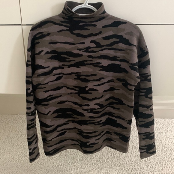 Camo sweater - Picture 1 of 4